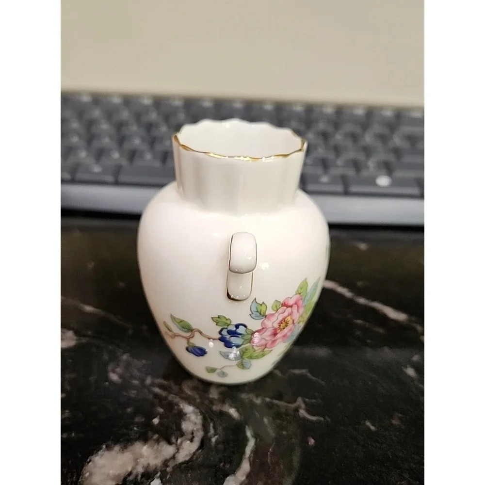 Beatrice Vase Pembroke (Gold Trim) by AYNSLEY, JOHN
